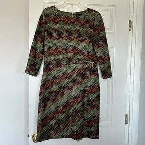 Fantastic fabric and very flattering dress!